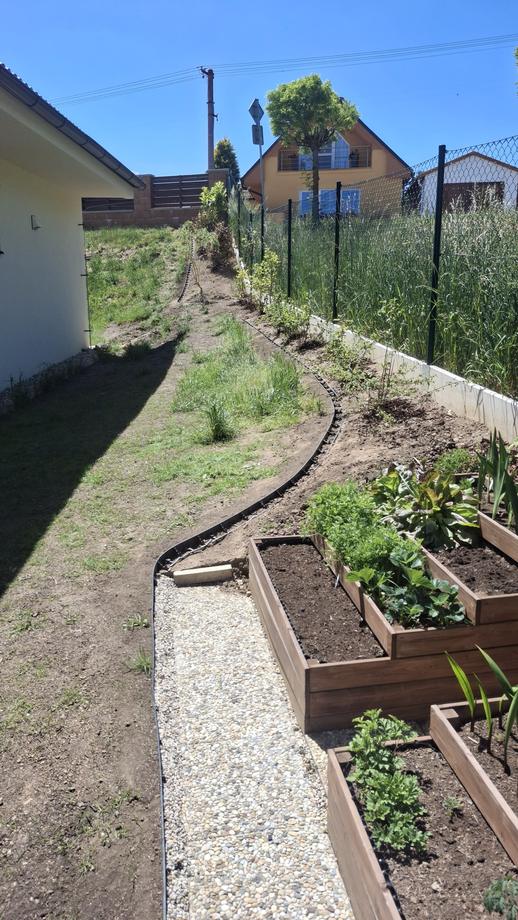 Vyvýšené záhony s bylinkami a zeleninou – Drobná řemesla
